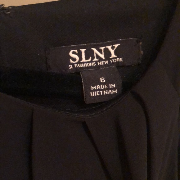 Beautiful maxi SLNY formal dress with beaded belt - Picture 2 of 4